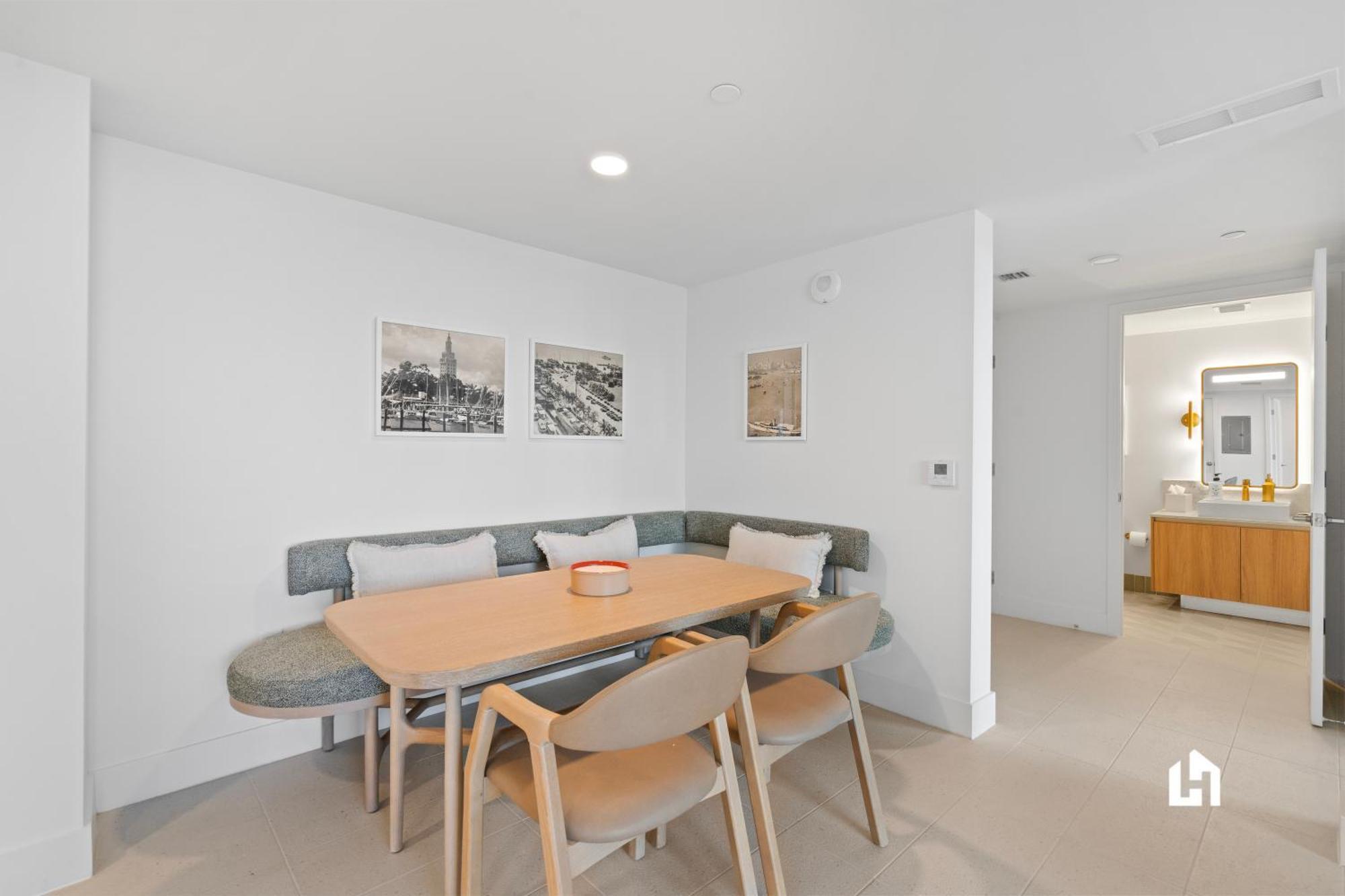 Apartment Stylish With Partial Ocean Views In Downtown! *