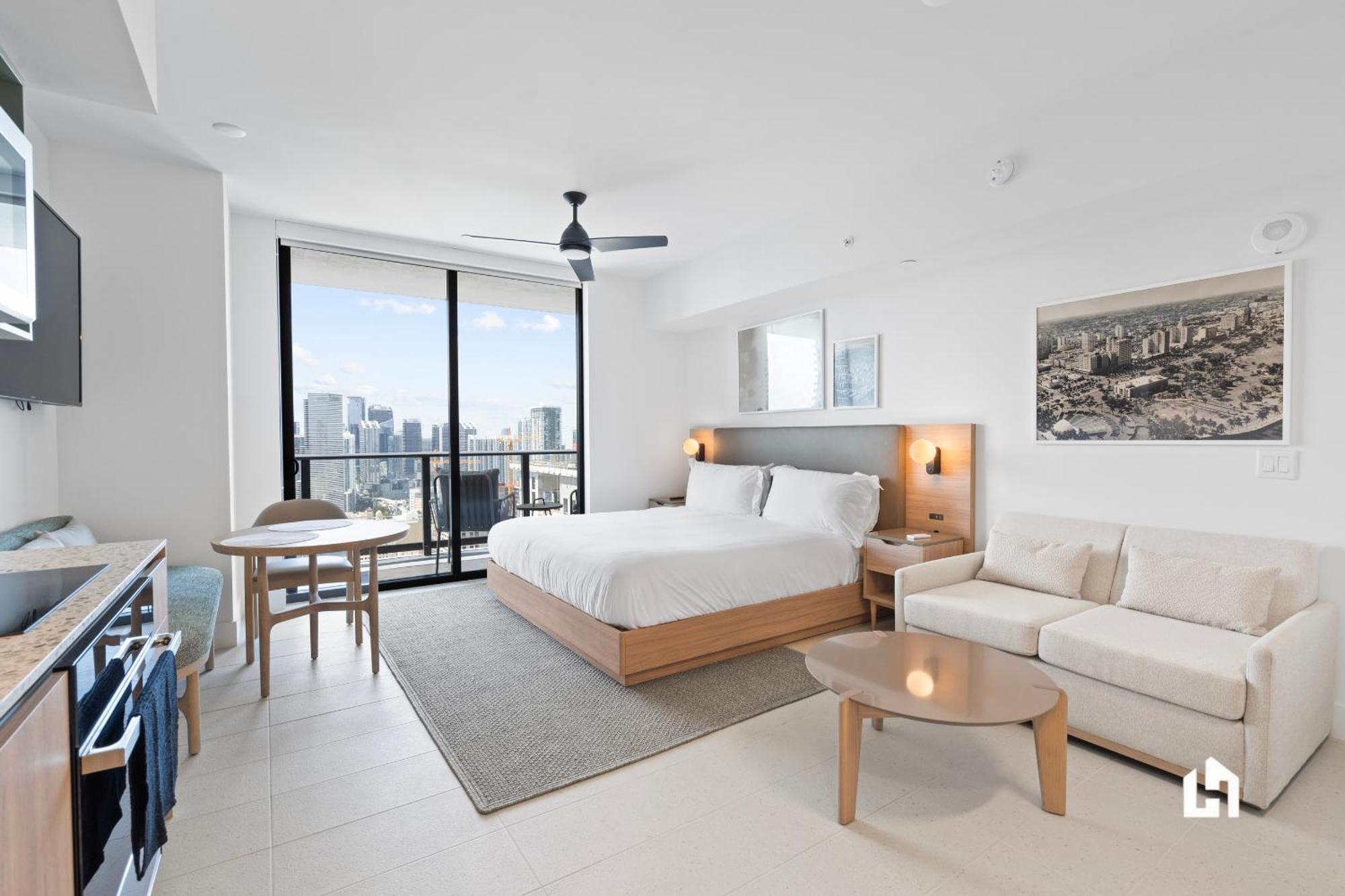 Apartment Stylish With Partial Ocean Views In Downtown! Miami