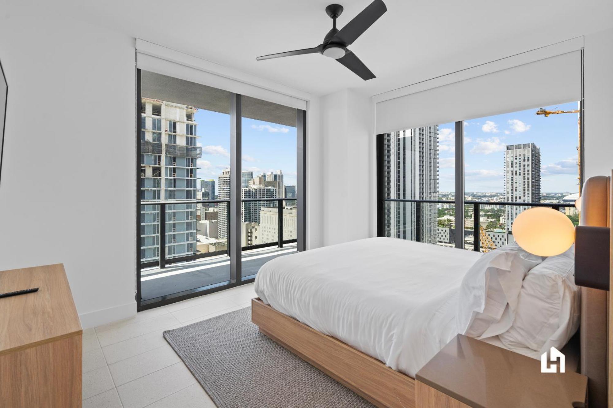 Stylish With Partial Ocean Views In Downtown! * Miami