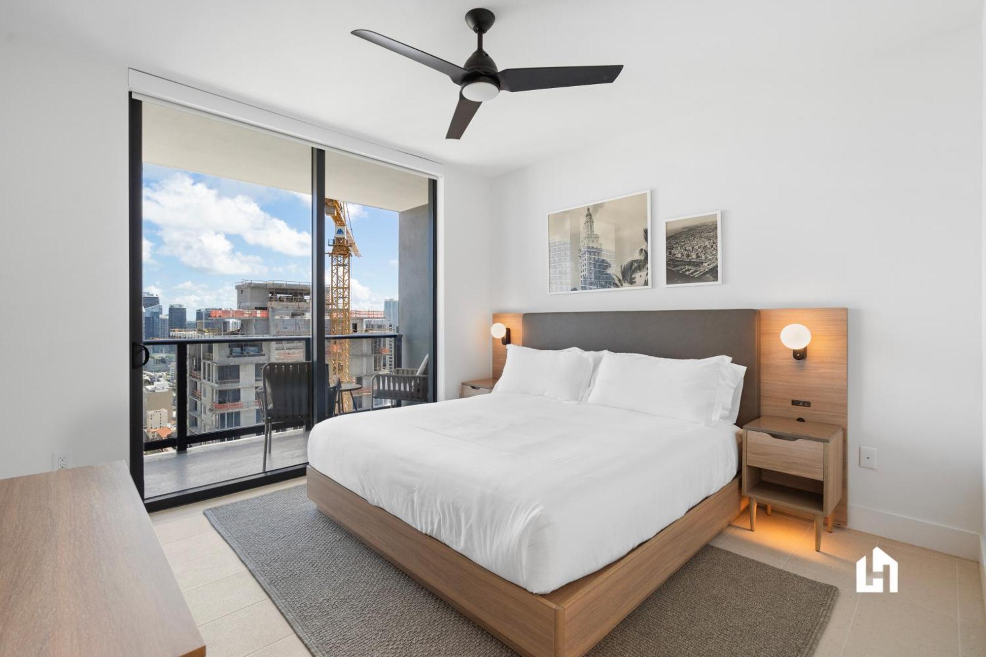 Apartment Stylish With Partial Ocean Views In Downtown! Miami