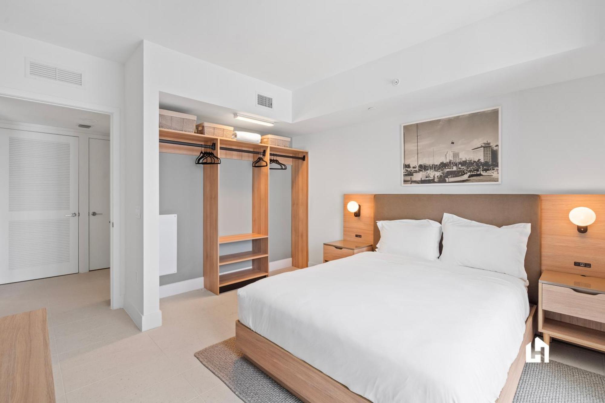 Apartment Stylish With Partial Ocean Views In Downtown! *