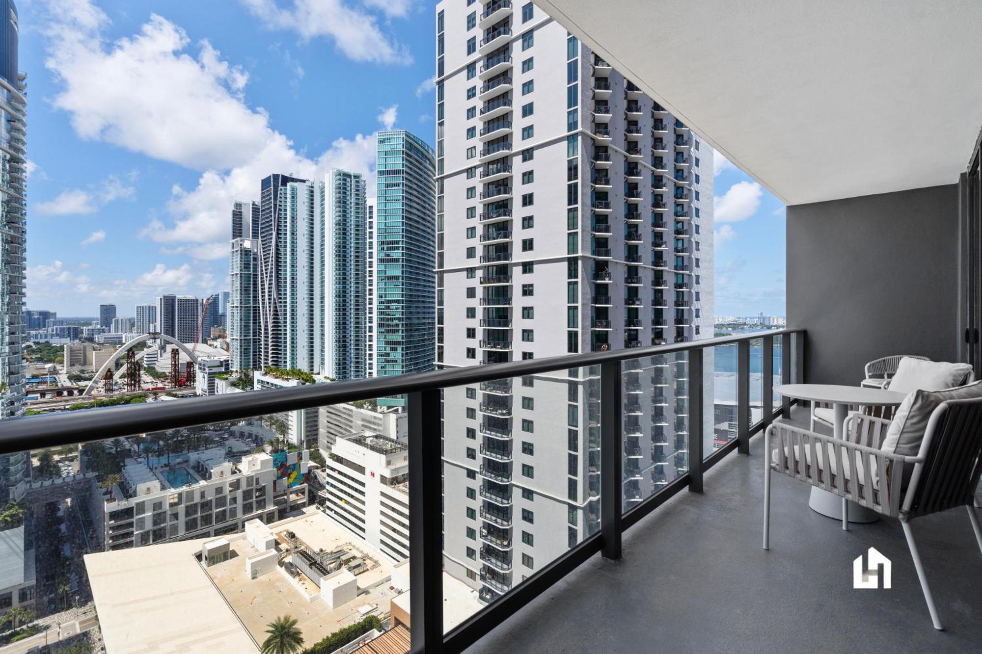 Stylish With Partial Ocean Views In Downtown! * Miami