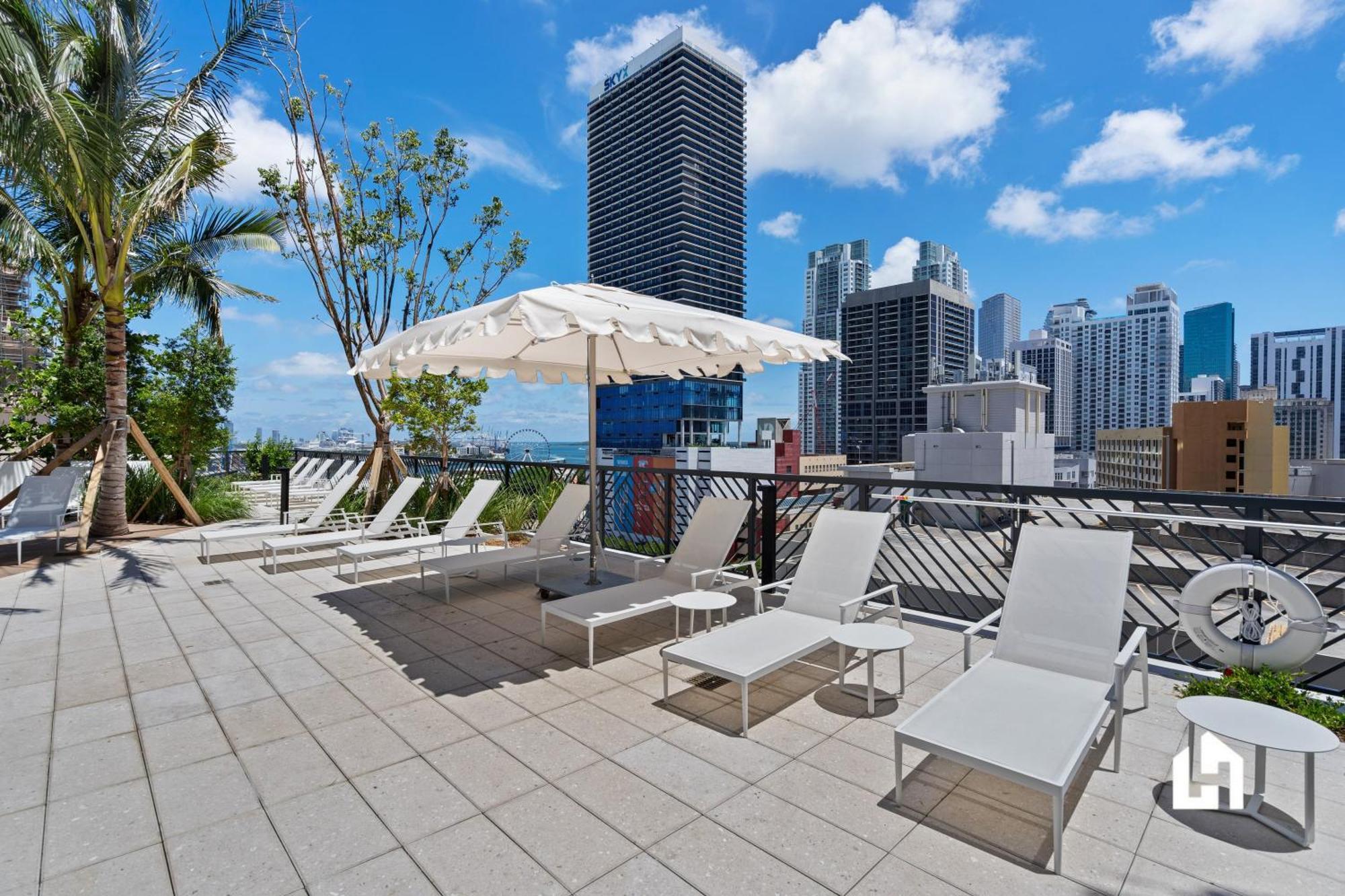 Stylish With Partial Ocean Views In Downtown! Apartment Miami