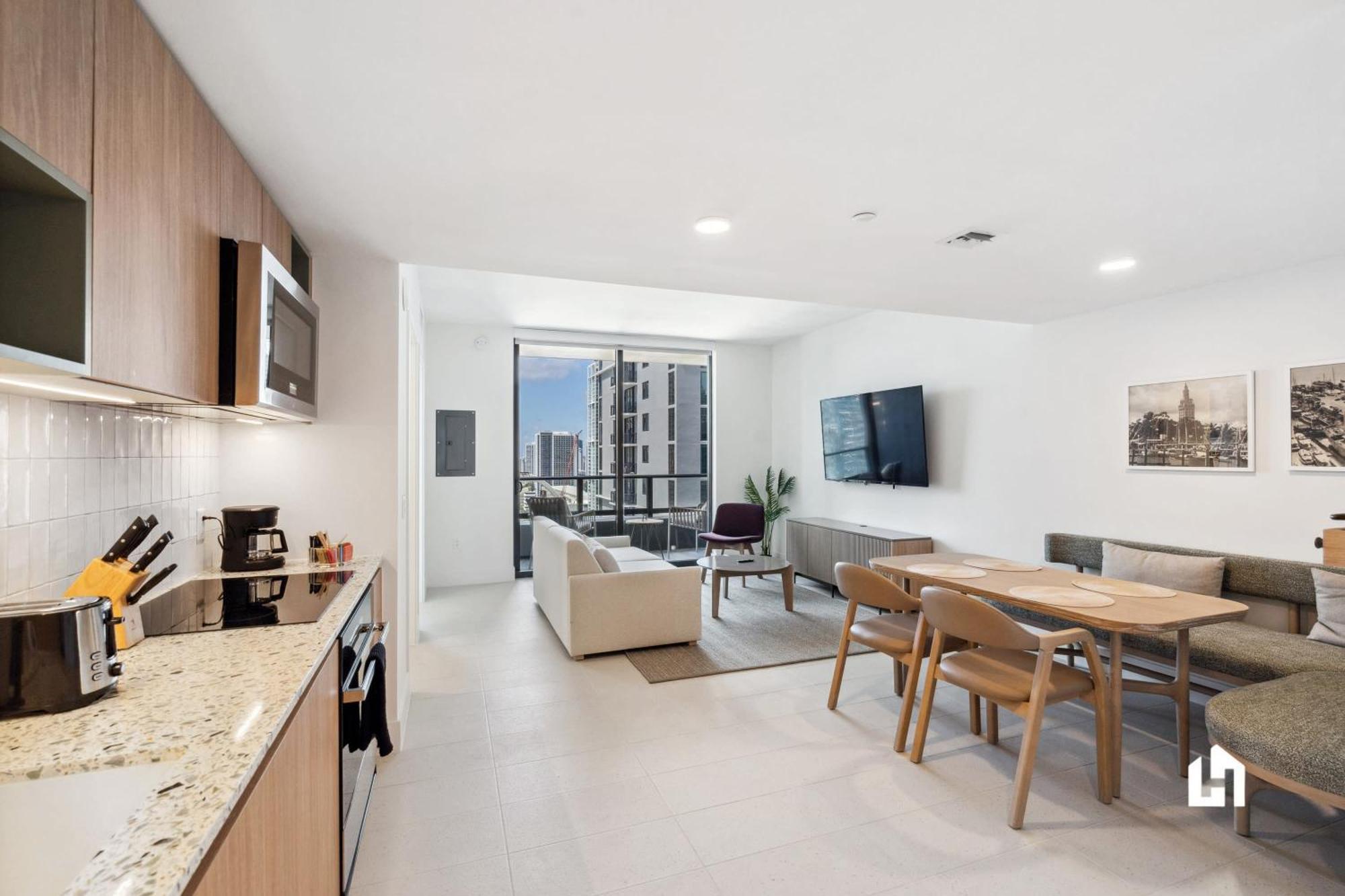 Apartment Stylish With Partial Ocean Views In Downtown! Miami
